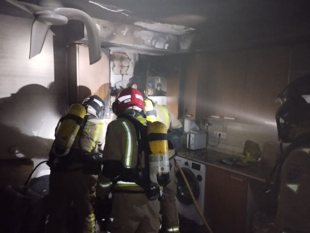 Extinguen dos incendios declarados en Lorquí a primeras horas del día
