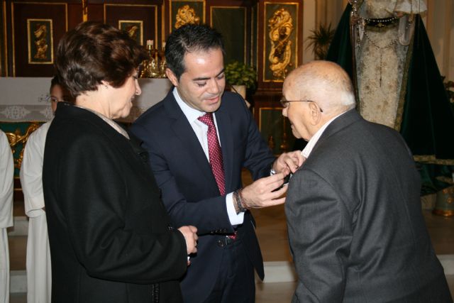 'El Tío Ángel' cumple 100 años rodeado de su familia y vecinos