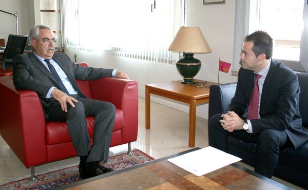 El alcalde de Lorquí traslada al consejero de Economía y Hacienda las necesidades del municipio