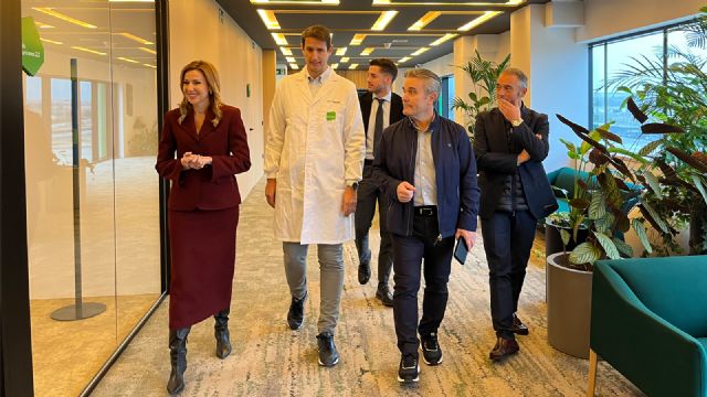 Eversia recibe a la Consejería de Empresa, Empleo y Economía Social en su nueva planta de Lorquí