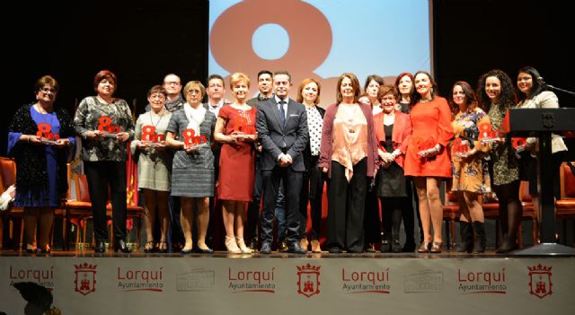 El Ayuntamiento hace entrega de los premios 8 de Marzo a las mujeres trabajadoras de la escuela municipal infantil