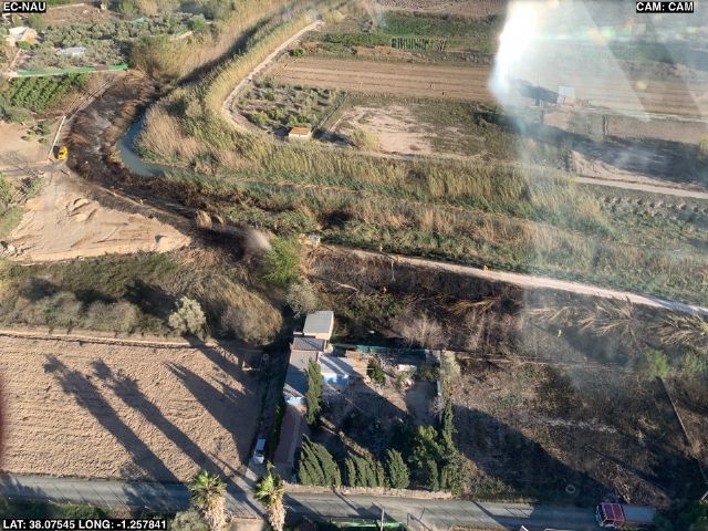 Controlado un incendio de cañas y matorral en Lorquí