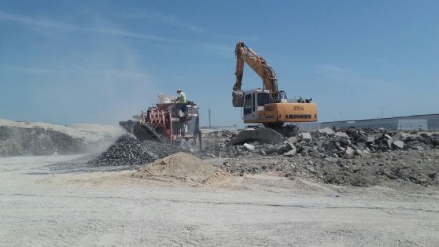 El Ayuntamiento de Lorquí repara el Camino de Los Naranjos con material reciclado ahorrando un 45% del presupuesto