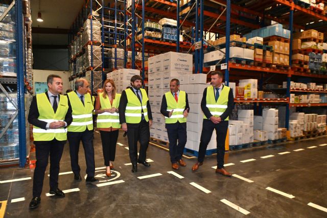 López Miras visita la plataforma logística de Covirán en Lorquí por su 65 aniversario y destaca el impacto de esta cooperativa en la Región