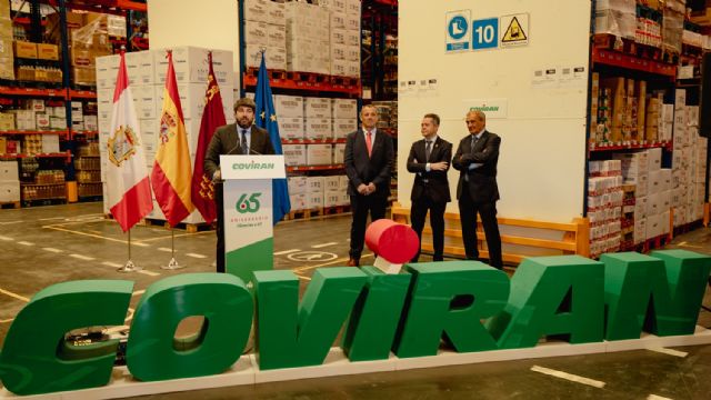 Fernando visita la plataforma de coviran en lorquí en el 65 aniversario de la cooperativa