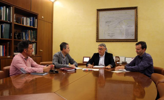 Mario mantiene un encuentro de trabajo con el alcalde de Lorquí