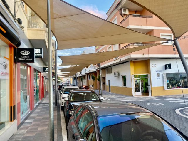 Lorquí instala 80 carteles ornamentales en los comercios del municipio unificando la estética y facilitando su identificación
