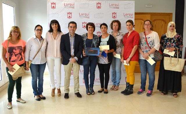 El Ayuntamiento entrega los premios de la campaña 'Compra tus libros en Lorquí'
