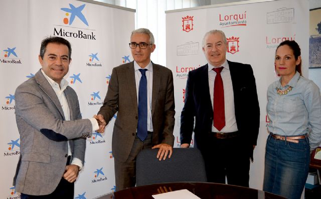 El Ayuntamiento de Lorquí y MicroBank  suscriben un convenio de colaboración para incentivar la actividad emprendedora