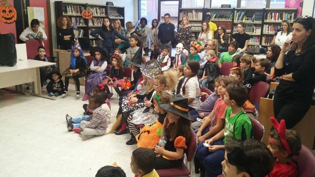 La Biblioteca de Lorquí se llena de fantasmas y brujitas con motivo de Halloween