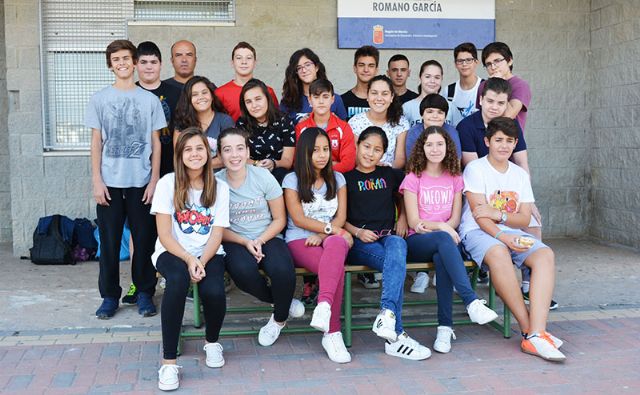 Alumnos del IES Romano García se clasifican como finalistas del concurso de divulgación científica 'Adopta Una Estrella'