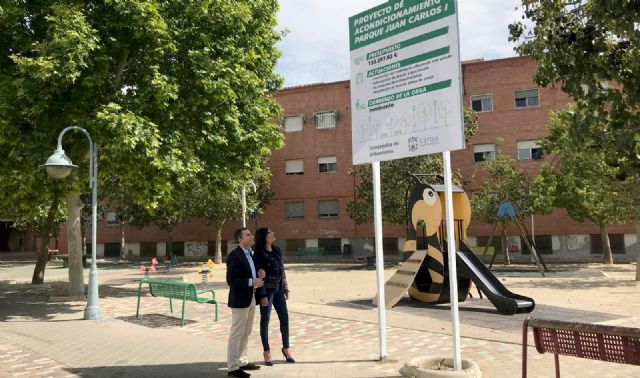 El Ayuntamiento moderniza los parques de Juan Carlos I y El Azarbe e instala nuevas zonas de juego