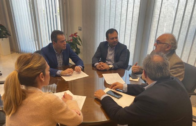 El alcalde de Lorquí recibe a miembros de la FREMM para entablar posibles colaboraciones