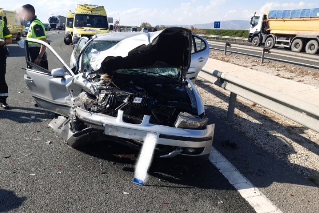 Nueve heridos y una fallecida en la colisión de dos vehículos en Lorquí