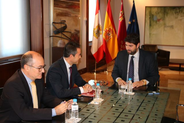 El presidente de la Comunidad, Fernando López Miras, se reúne con el alcalde de Lorquí