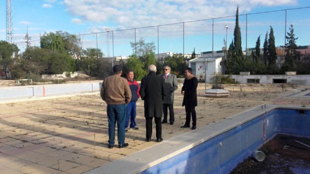 El alcalde de Lorquí recuerda a Deportes su compromiso para rehabilitar las Piscinas Municipales