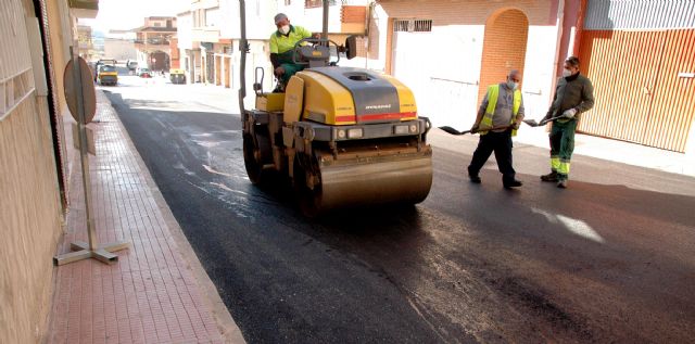 El Ayuntamiento invierte más de 256.000 euros en la reparación y asfaltado de calles del municipio