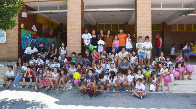 120 niños y niñas se gradúan en la Escuela de Verano de Lorquí